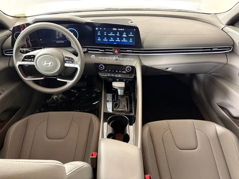 Used 2024 Hyundai Elantra Blue image 32