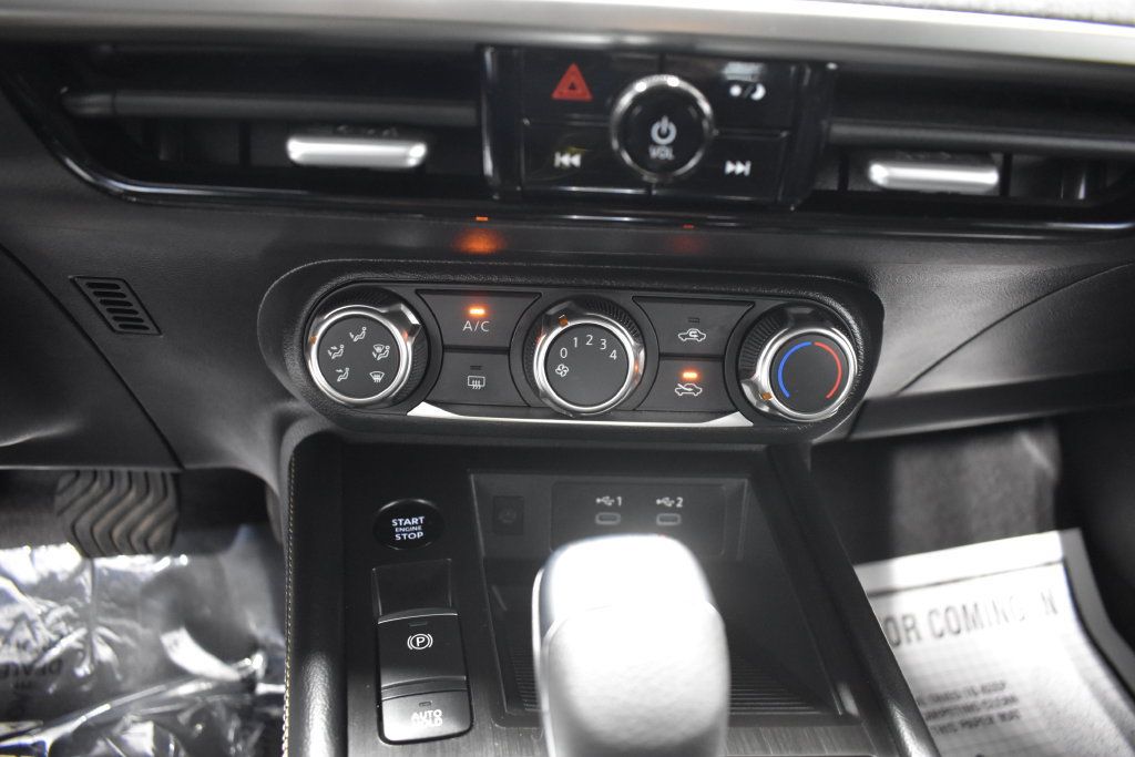 Used 2025 Nissan Kicks SV AWD/4WD image 20