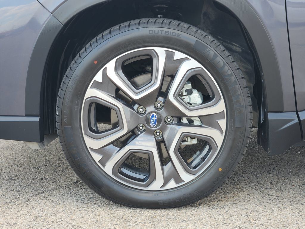 Used 2025 Subaru Ascent Touring AWD/4WD image 8