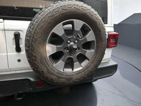 Used 2019 Jeep Wrangler Unlimited Sahara image 13