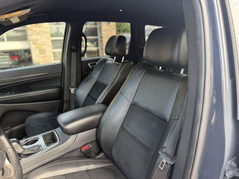 Used 2018 Jeep Grand Cherokee Altitude AWD/4WD image 13