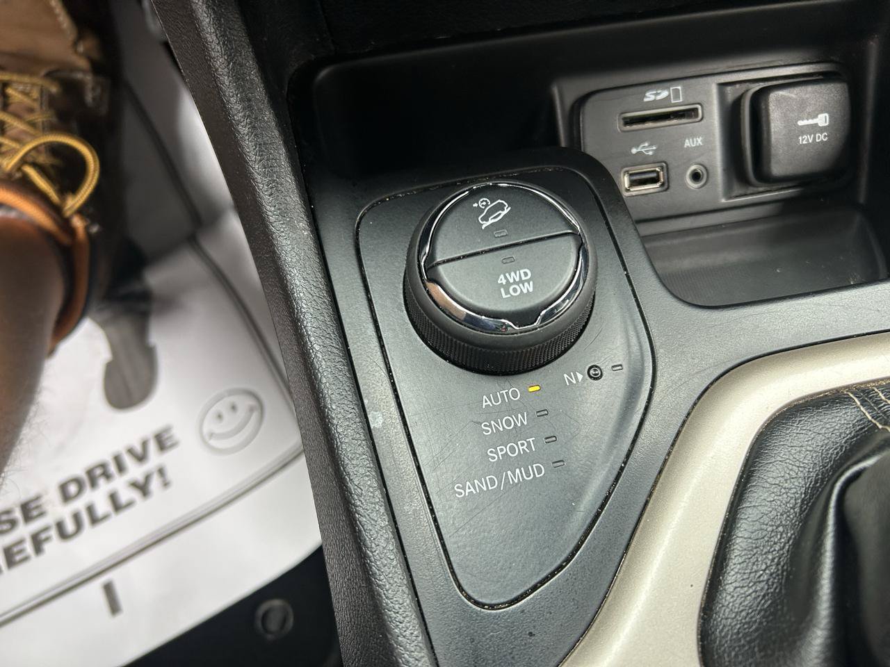 Used 2018 Jeep Cherokee Limited w/ Technology Group AWD/4WD image 28