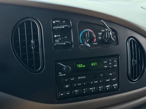 Used 1999 Ford E-250 and Econoline 250 image 41