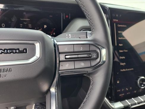 Used 2025 GMC Yukon Denali AWD/4WD image 22