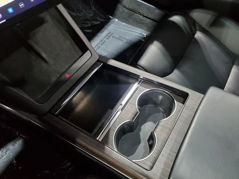 Used 2024 Tesla Model S image 41