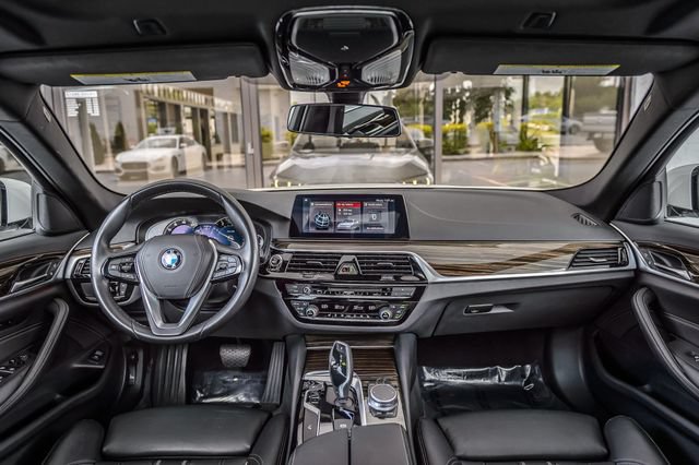 Used 2019 BMW 530i w/ Convenience Package RWD image 3
