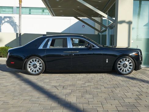 Used 2021 Rolls-Royce Phantom Sedan image 9