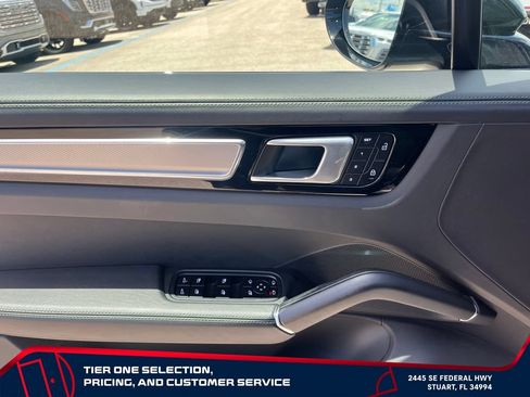Used 2023 Porsche Cayenne Platinum Edition AWD/4WD image 22