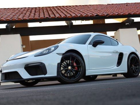 Used 2018 Porsche 718 Cayman image 3