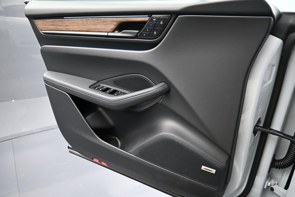 Certified 2026 Porsche Macan Electric RWD image 24