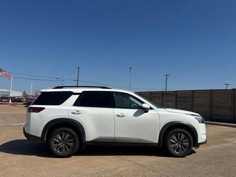 Used 2025 Nissan Pathfinder SV w/ SV Premium Package AWD/4WD image 26
