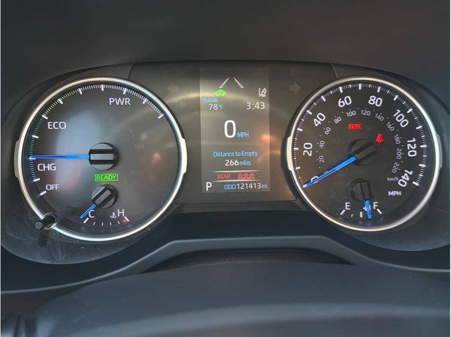 Used 2019 Toyota RAV4 LE w/ Carpet Mat Package AWD/4WD image 11