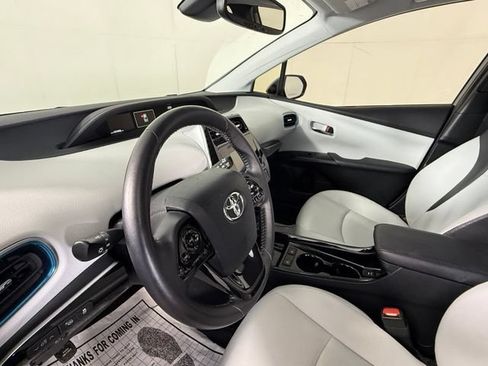 Used 2019 Toyota Prius XLE FWD image 6