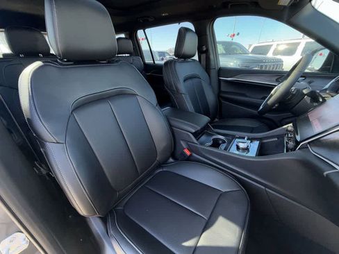 New 2025 Jeep Grand Cherokee L Limited w/ Luxury Tech Group II AWD/4WD image 14