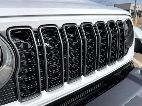 Used 2025 Jeep Gladiator Sport AWD/4WD image 31