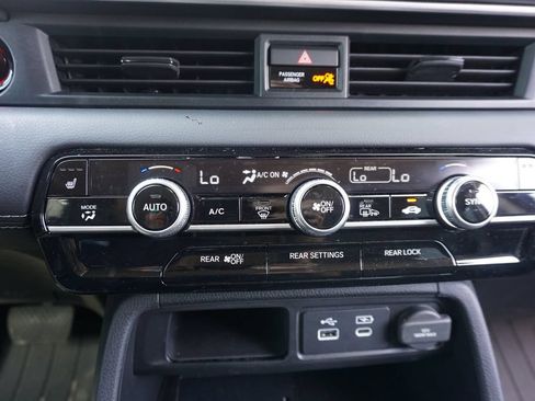 Used 2024 Honda Pilot EX-L image 12