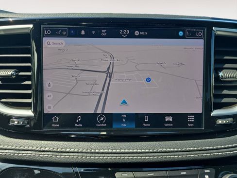 Used 2024 Chrysler Pacifica Limited w/ Uconnect Theater Family Group image 13