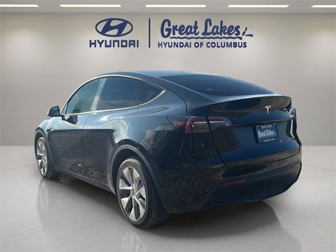 Used 2021 Tesla Model Y Long Range image 3