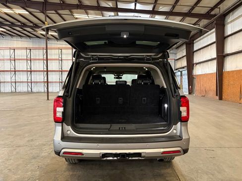 Used 2024 Ford Expedition XLT AWD/4WD image 12