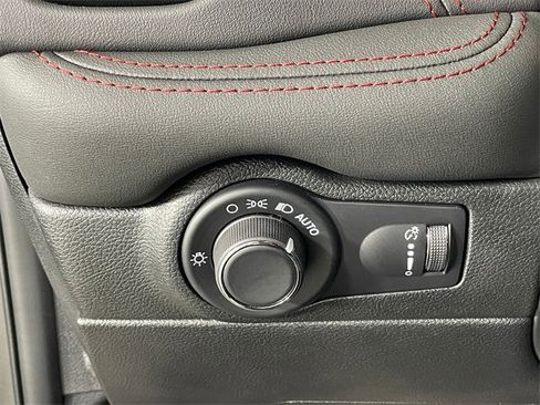 Certified 2025 Dodge Durango GT image 13