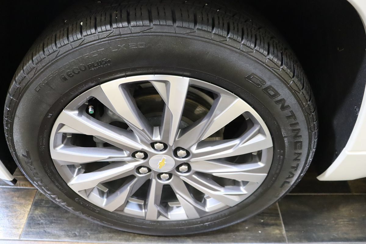 Used 2023 Chevrolet Traverse Premier FWD image 27