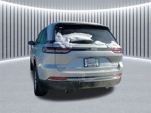 New 2025 Jeep Grand Cherokee Laredo X w/ Luxury Tech Group I image 11