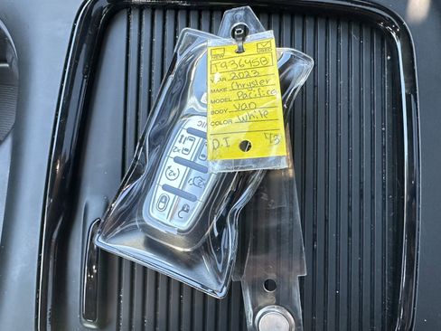 Used 2023 Chrysler Pacifica Touring-L w/ Uconnect Theater Family Group image 35