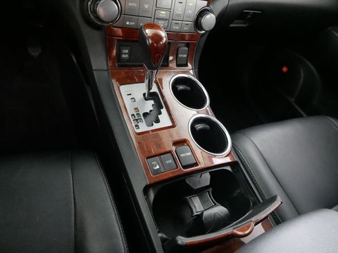 Used 2013 Toyota Highlander Limited image 24