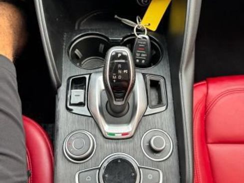 Used 2021 Alfa Romeo Giulia Sprint w/ Sun & Sound Package AWD/4WD image 16