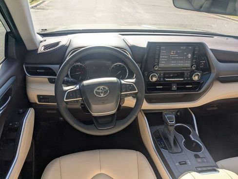 Used 2022 Toyota Highlander XLE image 29