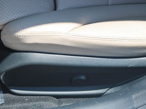 Used 2019 Mercedes-Benz C 300 Sedan image 22