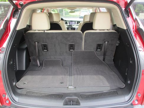 Used 2020 Buick Enclave Essence w/ LPO, Luxury Package FWD image 27