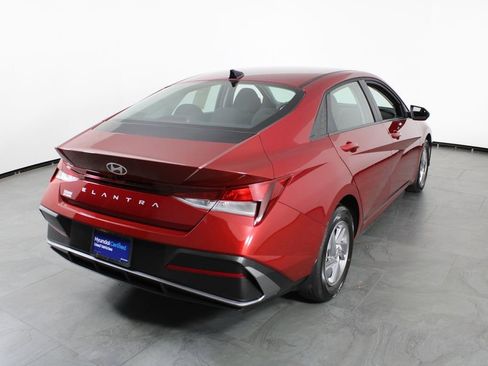 Certified 2025 Hyundai Elantra SE image 15