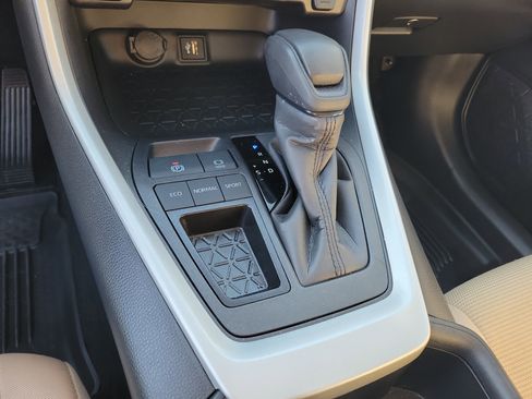 Certified 2025 Toyota RAV4 LE image 34