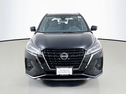 Used 2024 Nissan Kicks SR image 2