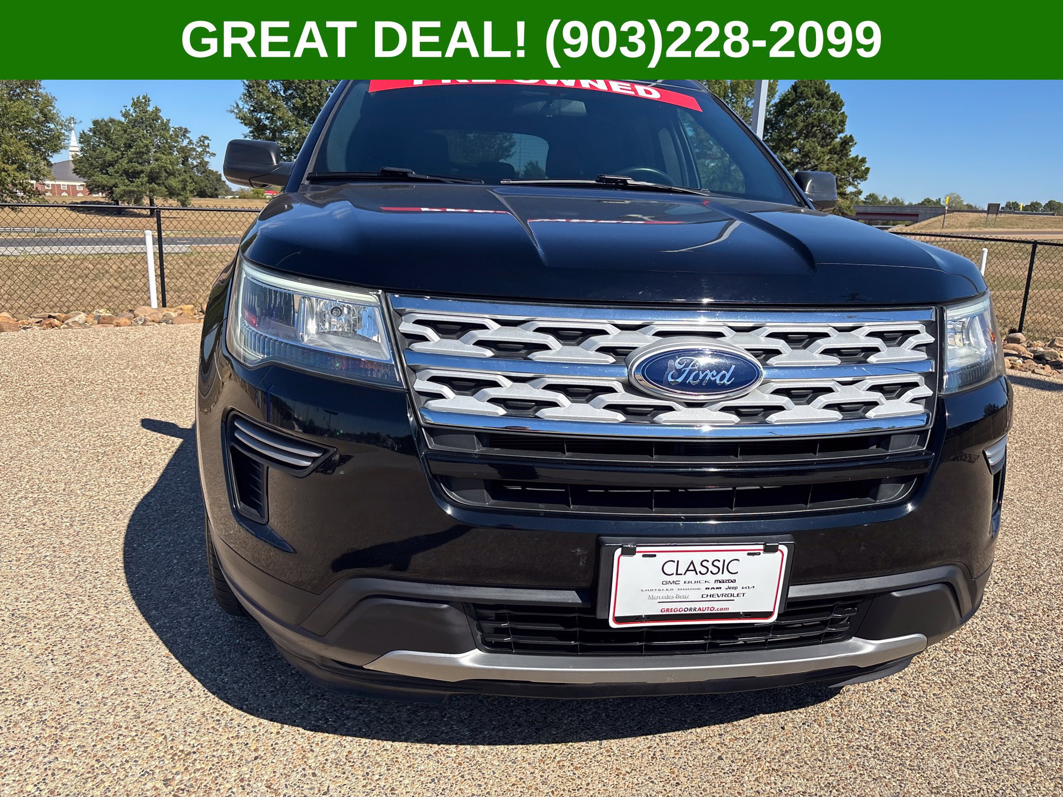 Used 2018 Ford Explorer XLT FWD image 2
