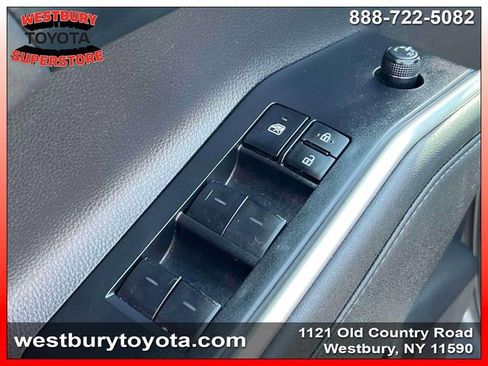 Used 2023 Toyota Highlander XLE image 19