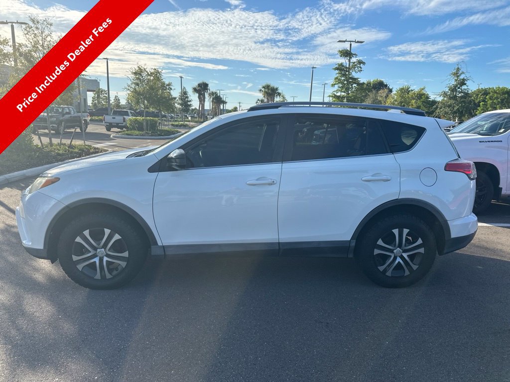 Used 2017 Toyota RAV4 LE AWD/4WD image 3