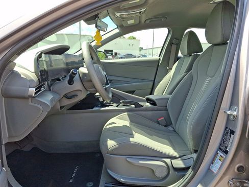 Used 2024 Hyundai Elantra SEL FWD image 17