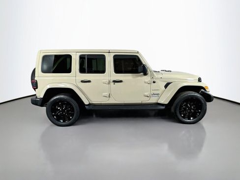 Used 2022 Jeep Wrangler Unlimited Sahara AWD/4WD image 6