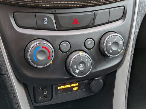 Used 2021 Chevrolet Trax LT AWD/4WD image 19
