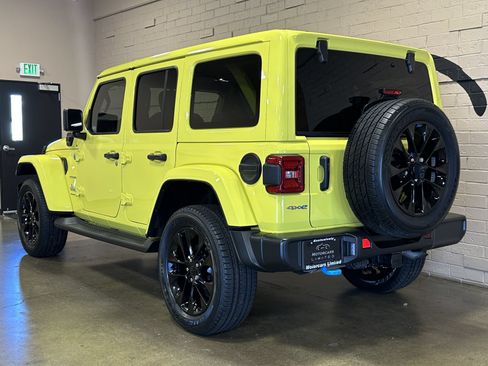 Used 2023 Jeep Wrangler Unlimited Sahara w/ Cold Weather Group AWD/4WD image 6