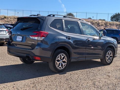 Used 2022 Subaru Forester Premium image 6