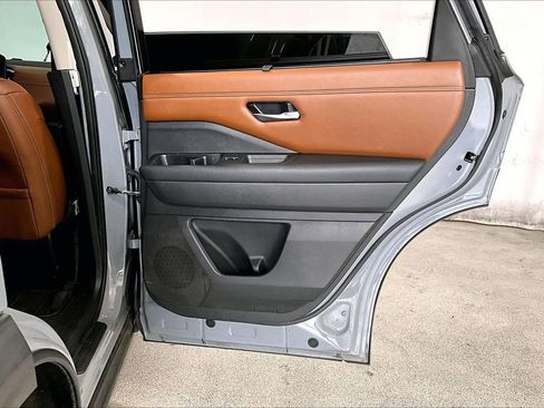 Used 2023 Nissan Pathfinder Platinum w/ Cargo Package image 23