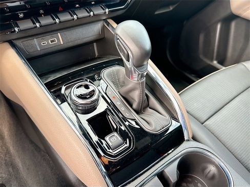 Used 2023 GMC Canyon Denali image 18