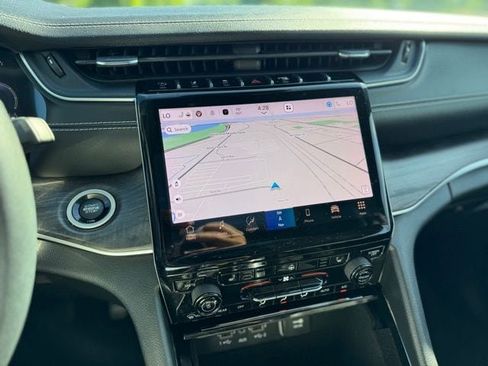 Certified 2022 Jeep Grand Cherokee Limited image 16