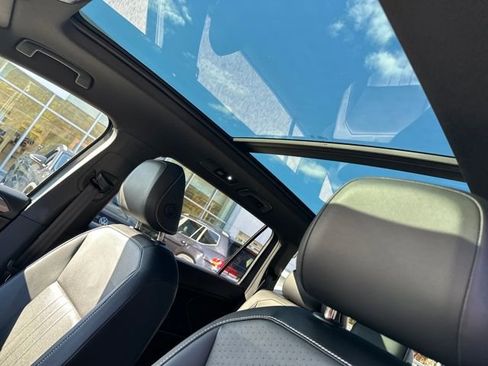 Certified 2024 Volkswagen Tiguan SE R-Line image 29