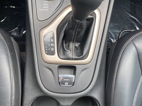 Used 2015 Jeep Cherokee Limited w/ Luxury Group image 12