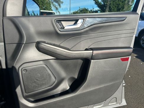 Used 2025 Ford Escape ST-Line image 25