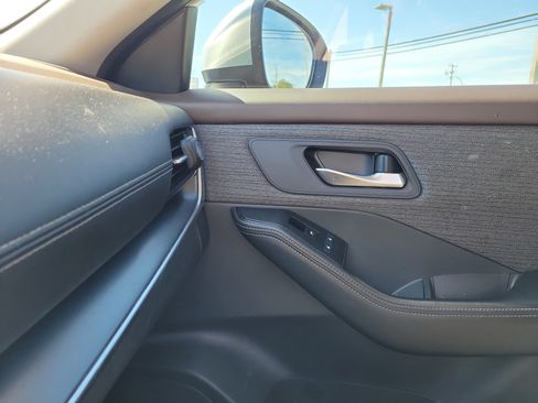 Used 2023 Nissan Rogue SV FWD image 29